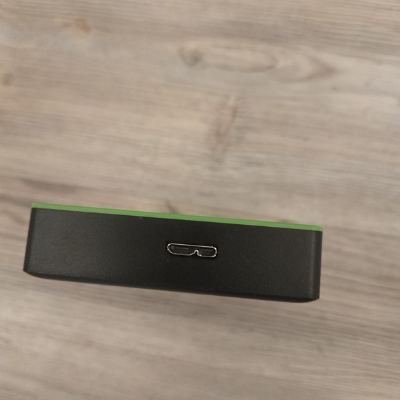 Seagate 4TB Portable Game Memory Drive W Connection Cord - Picture 6 of 7